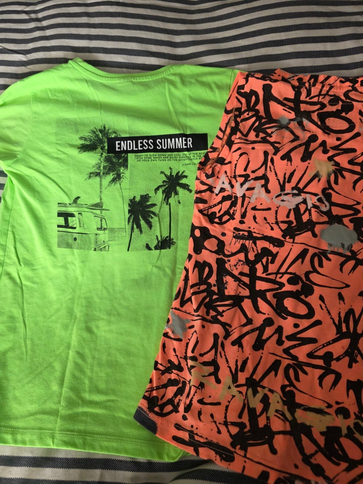 2 T-shirts maat 146-152, neon groen en oranje met print, Ophalen, Zo goed als nieuw, Jongen, Shirt of Longsleeve