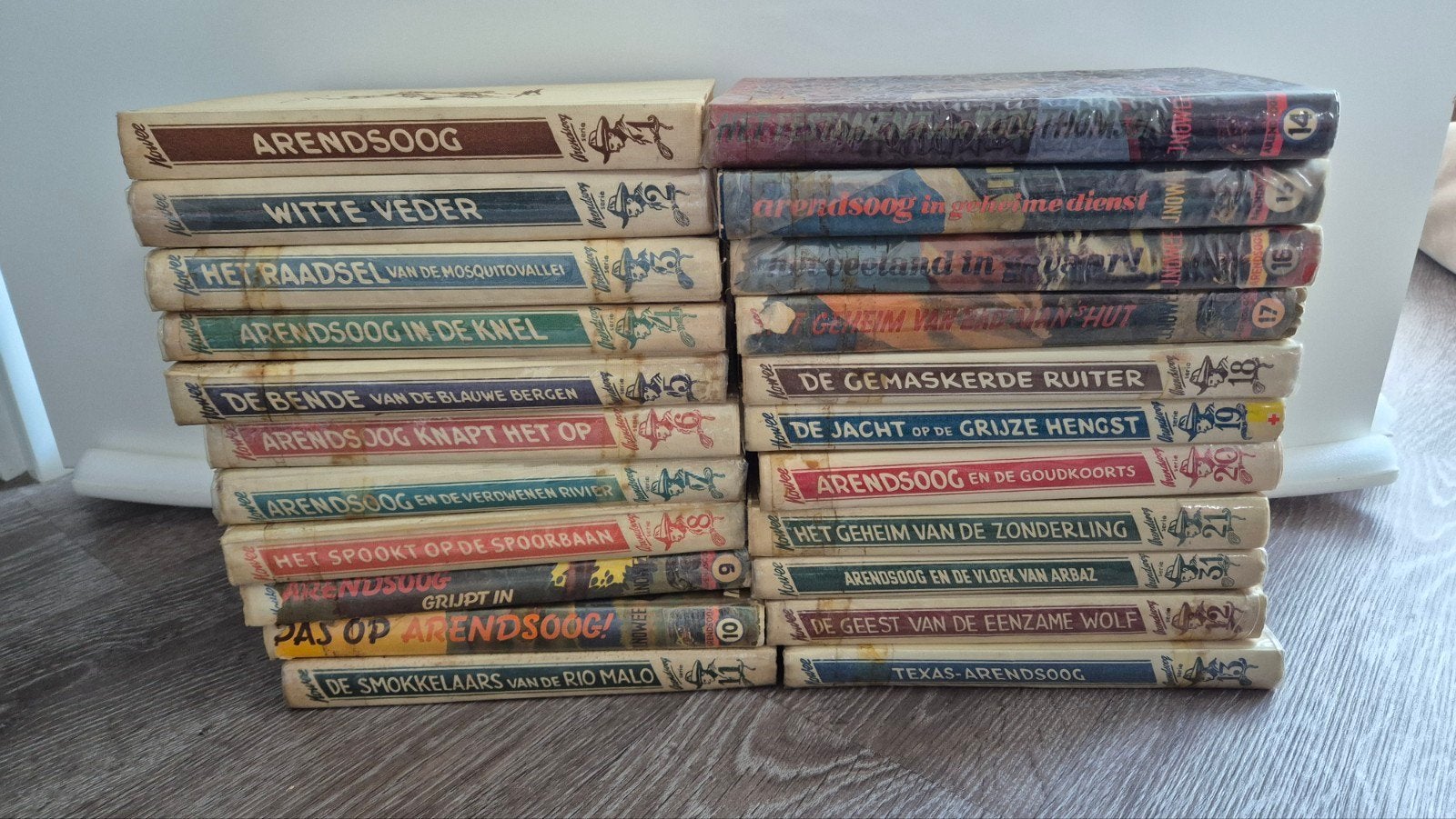 19 arendsoog boeken, Boeken, Ophalen of Verzenden, Gelezen, Nowee
