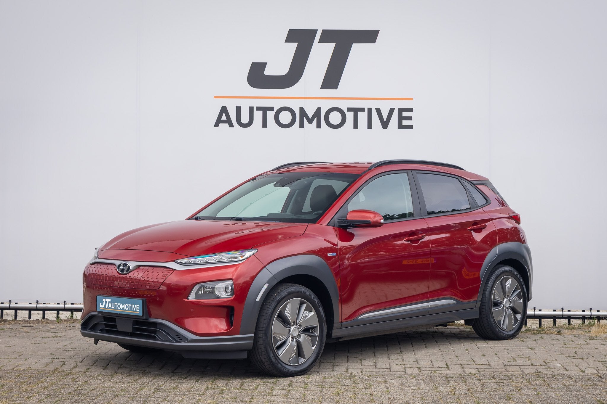 Hyundai KONA EV Premium 64 kWh 99.5% nlauto stoelventilatie, Auto's, Gebruikt, 77 €/maand, Automatische klimaatregeling, SUV of Terreinwagen