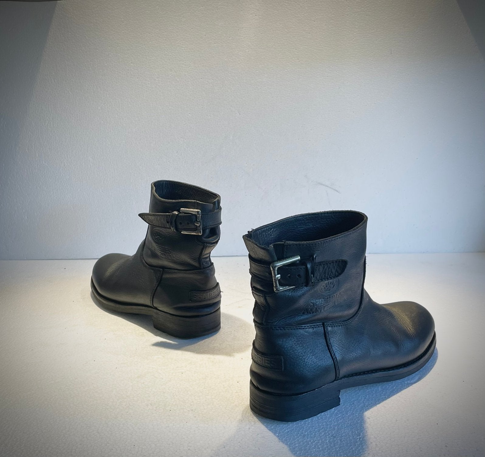 Shabbies lage laarzen met riempjes 39 zwart, Kleding | Dames, Zwart, Lage of Enkellaarzen, Ophalen of Verzenden, Zo goed als nieuw