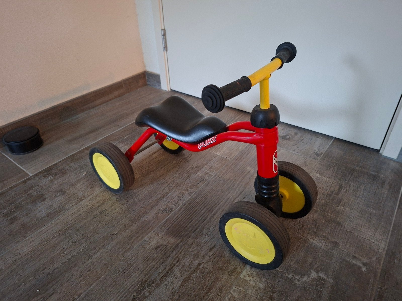 Puky 4 wiel loopfietsje rood/geel, Ophalen, Gebruikt, Loopfiets