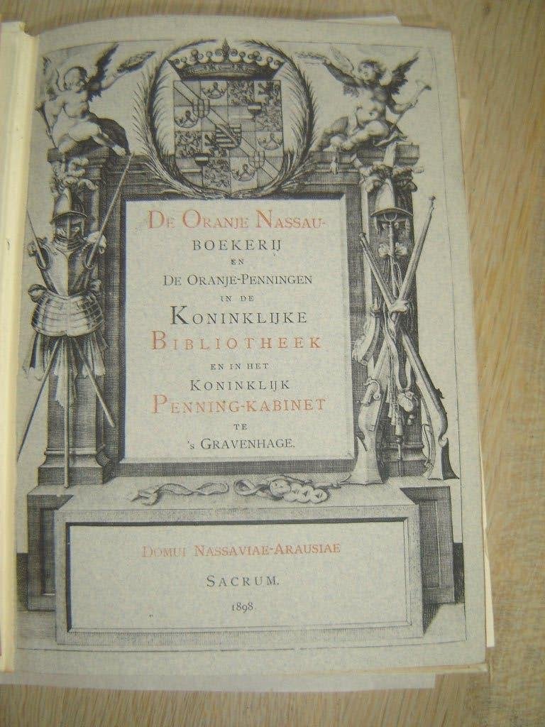 De Oranje Nassau Boekerij en de oranje penningen 1898, Ophalen of Verzenden