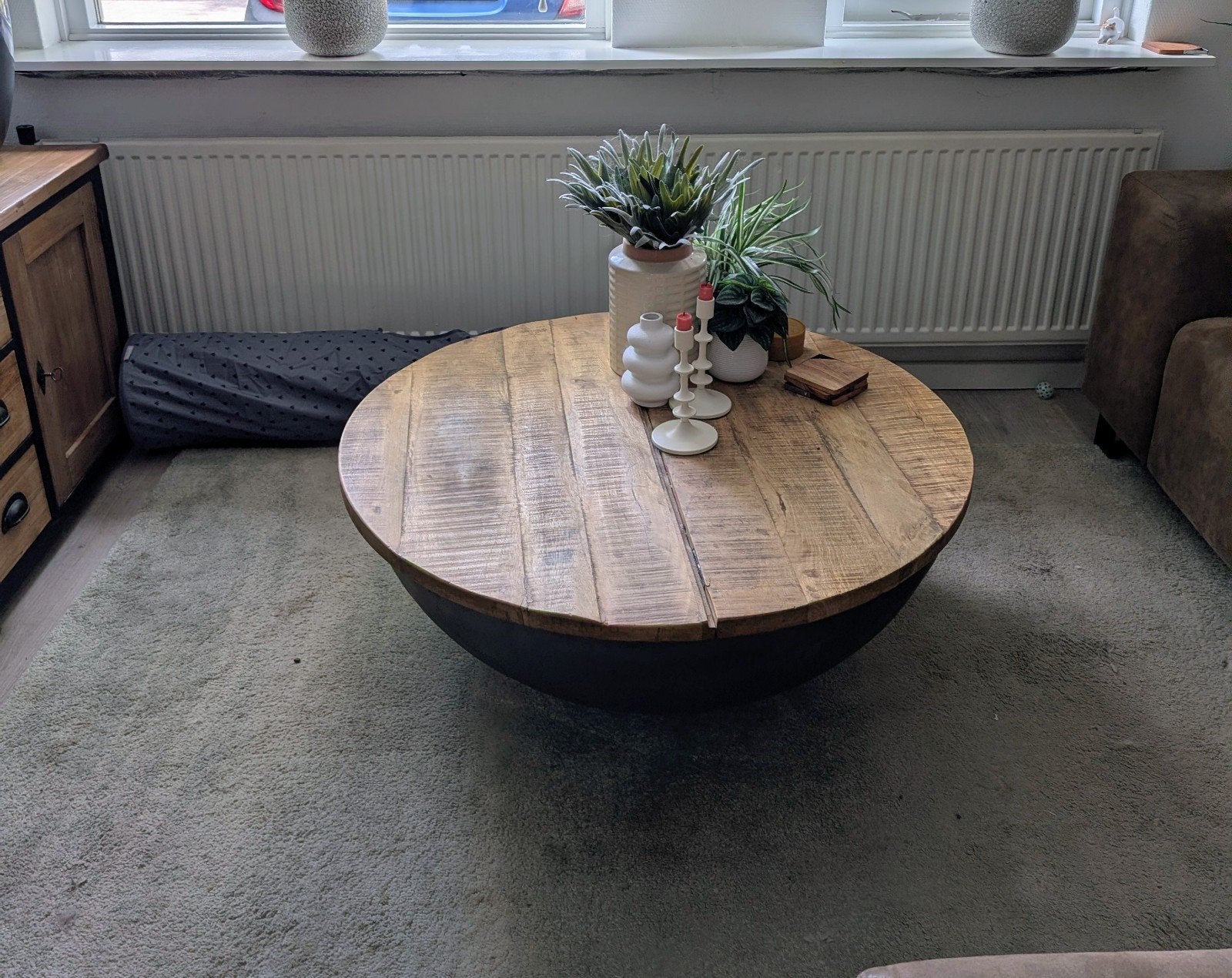 GERESERVEERD.  Ronde salontafel met mangohouten blad, Gebruikt, 50 tot 100 cm, Rond, Industrieel, Modern