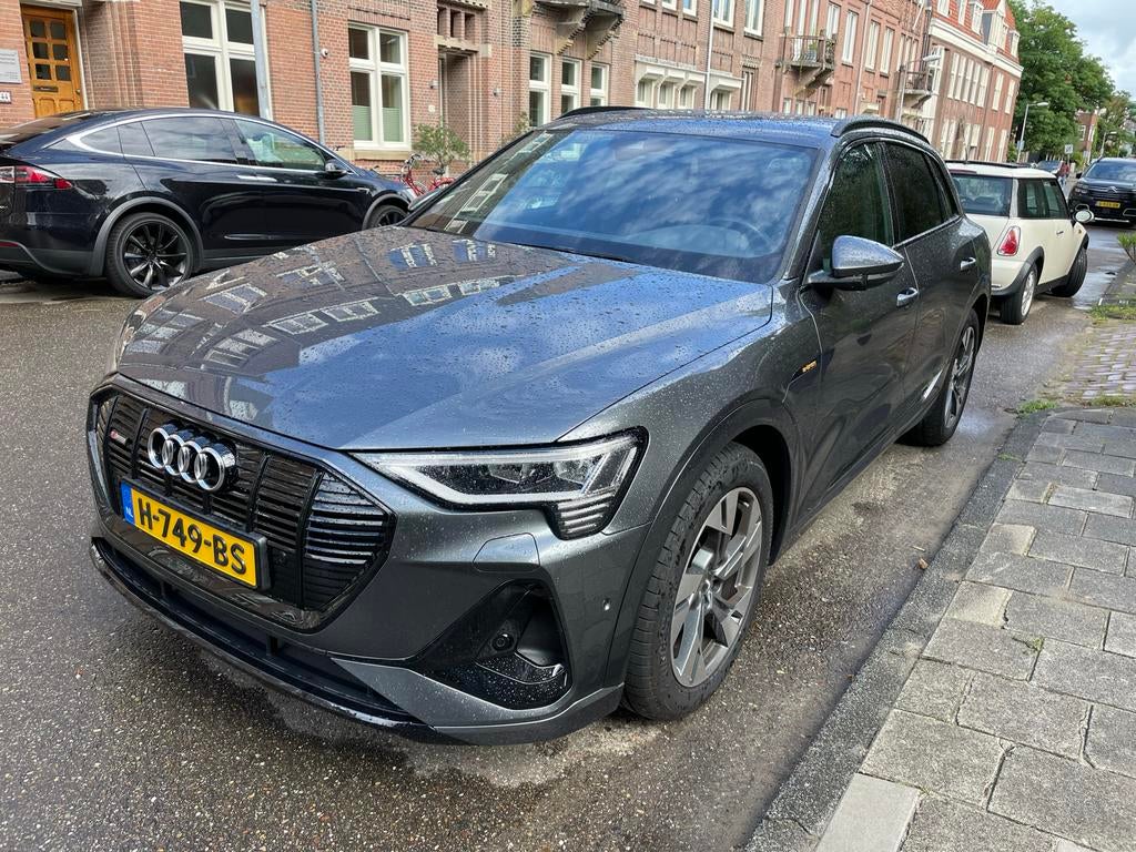 Audi e-tron 50 Quattro black line S (soh 92,5%), Auto's, Audi, Automaat, 1800 kg, Zwart, 124 €/maand