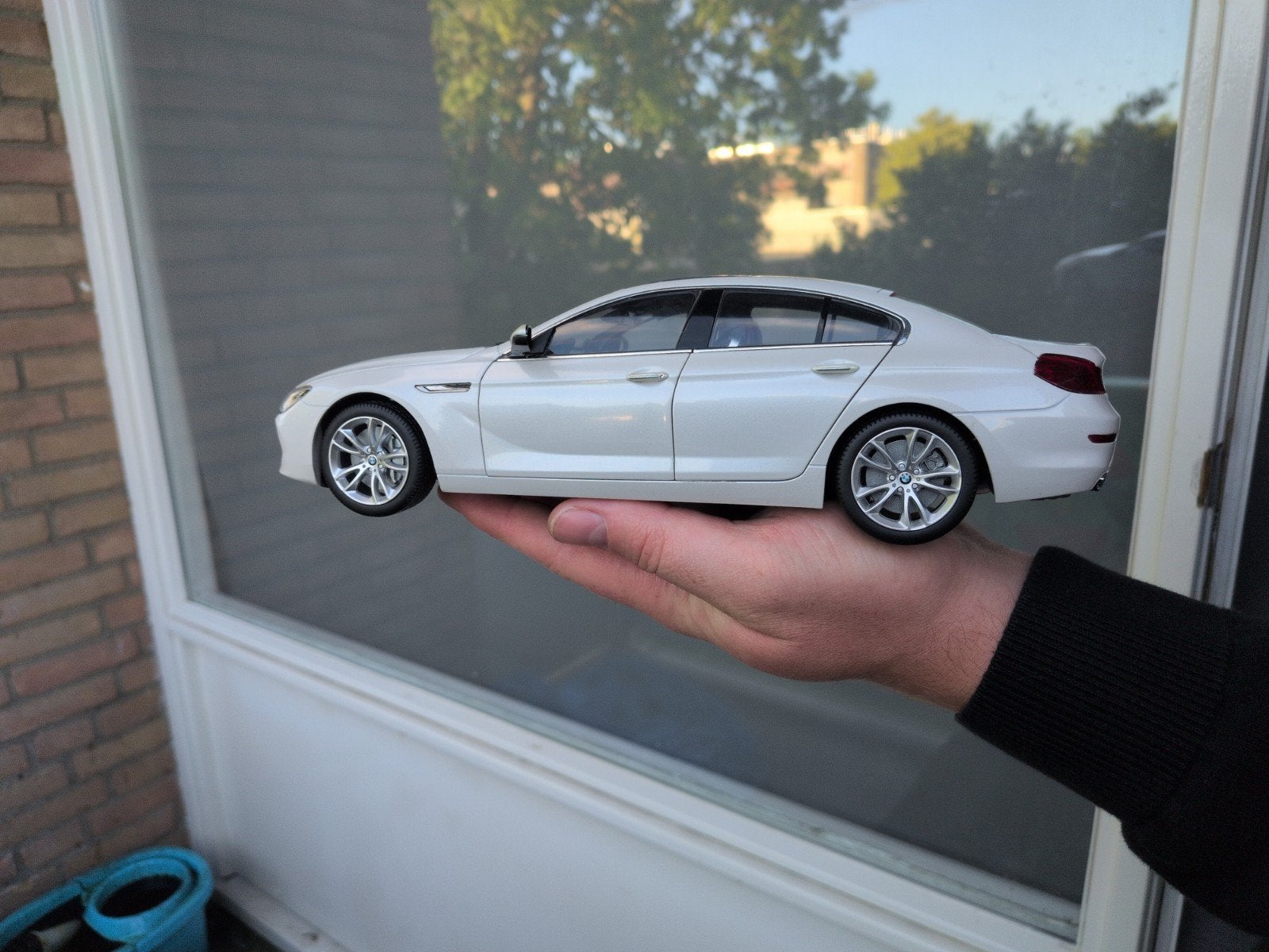 Paragon schaal 1:18 bmw 650i, Ophalen, Zo goed als nieuw, Maisto