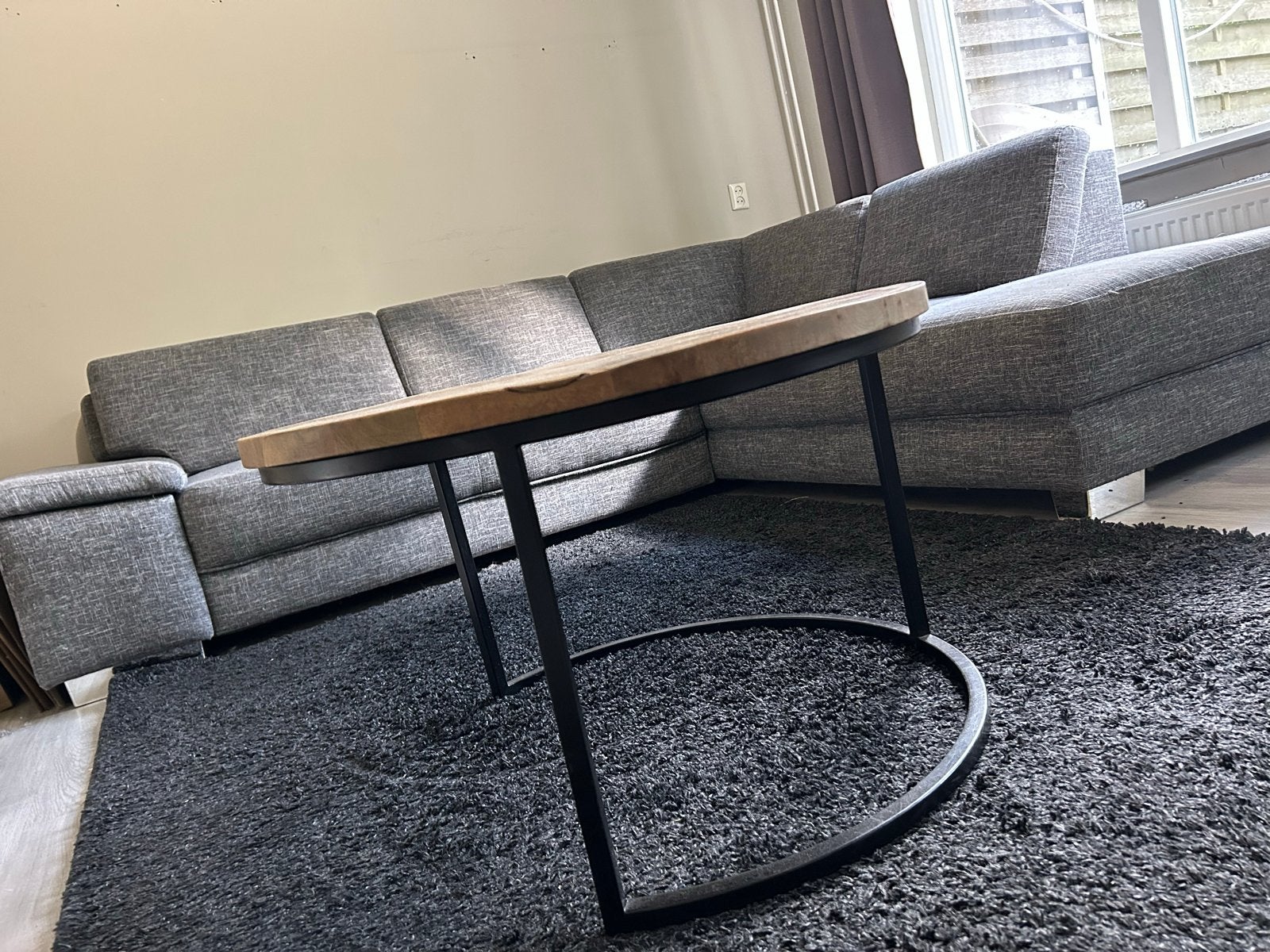 Ronde salontafel met houten blad en metalen onderstel, Ophalen, Gebruikt, Rond, 50 tot 100 cm