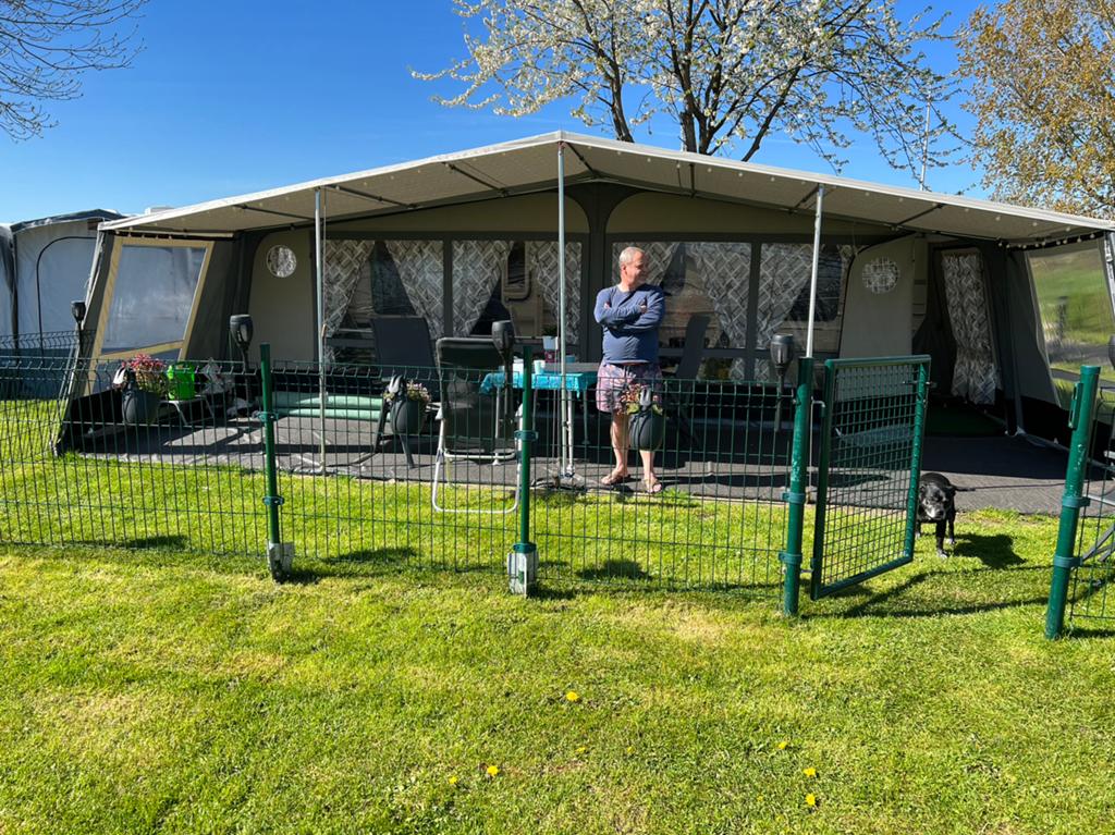 Hekwerk voor hond op camping, Ophalen, Zo goed als nieuw