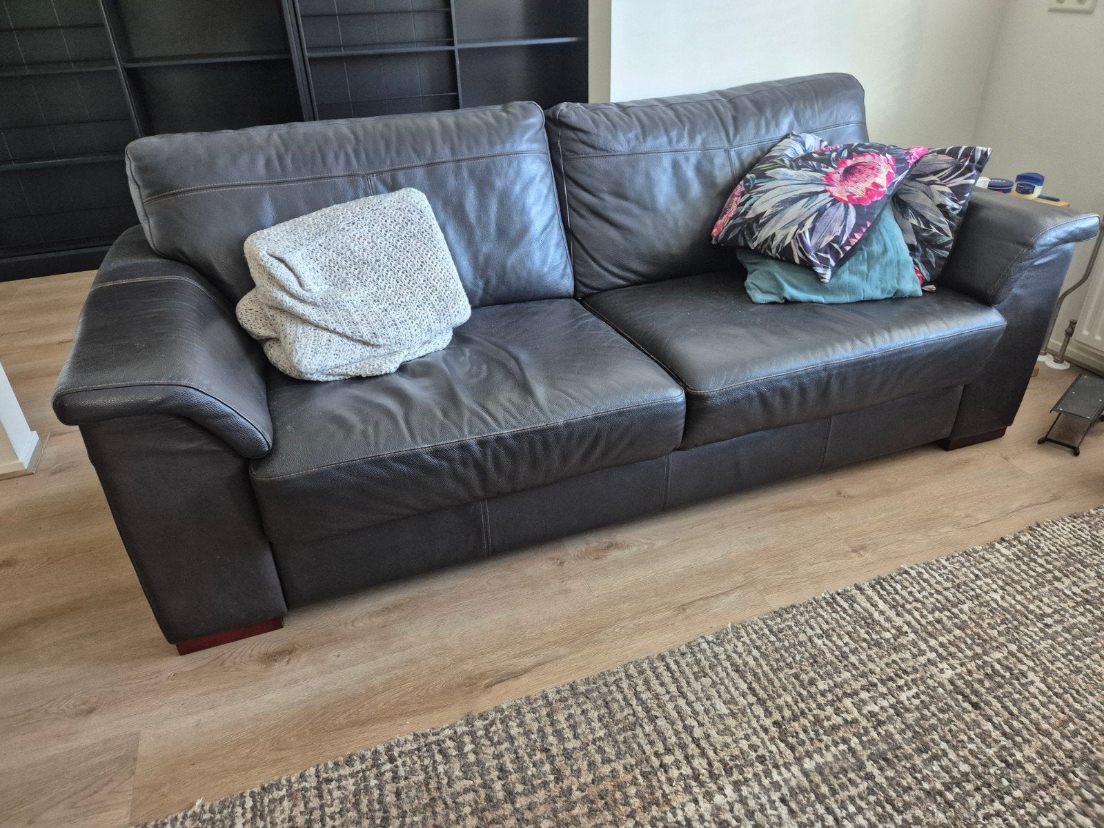 Comfortabele donkerbruine leren tweezitsbank, Ophalen, Gebruikt, Klassiek, Tweepersoons