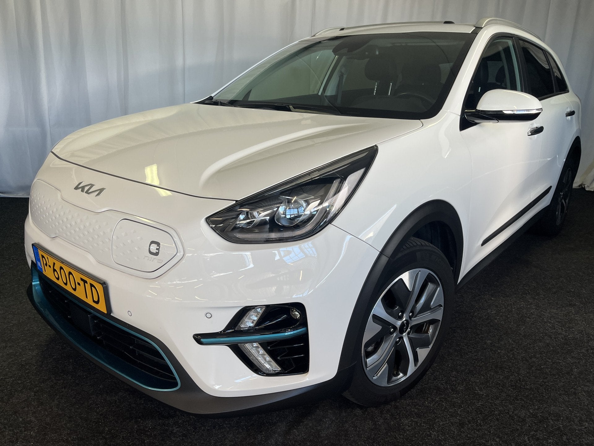 Kia e-Niro DynamicPlusLine 64 kWh 1E EIGN/ECC/3 FASE/100%SOH, Gebruikt, 1712 kg, Met garantie (alle), Leder en Stof