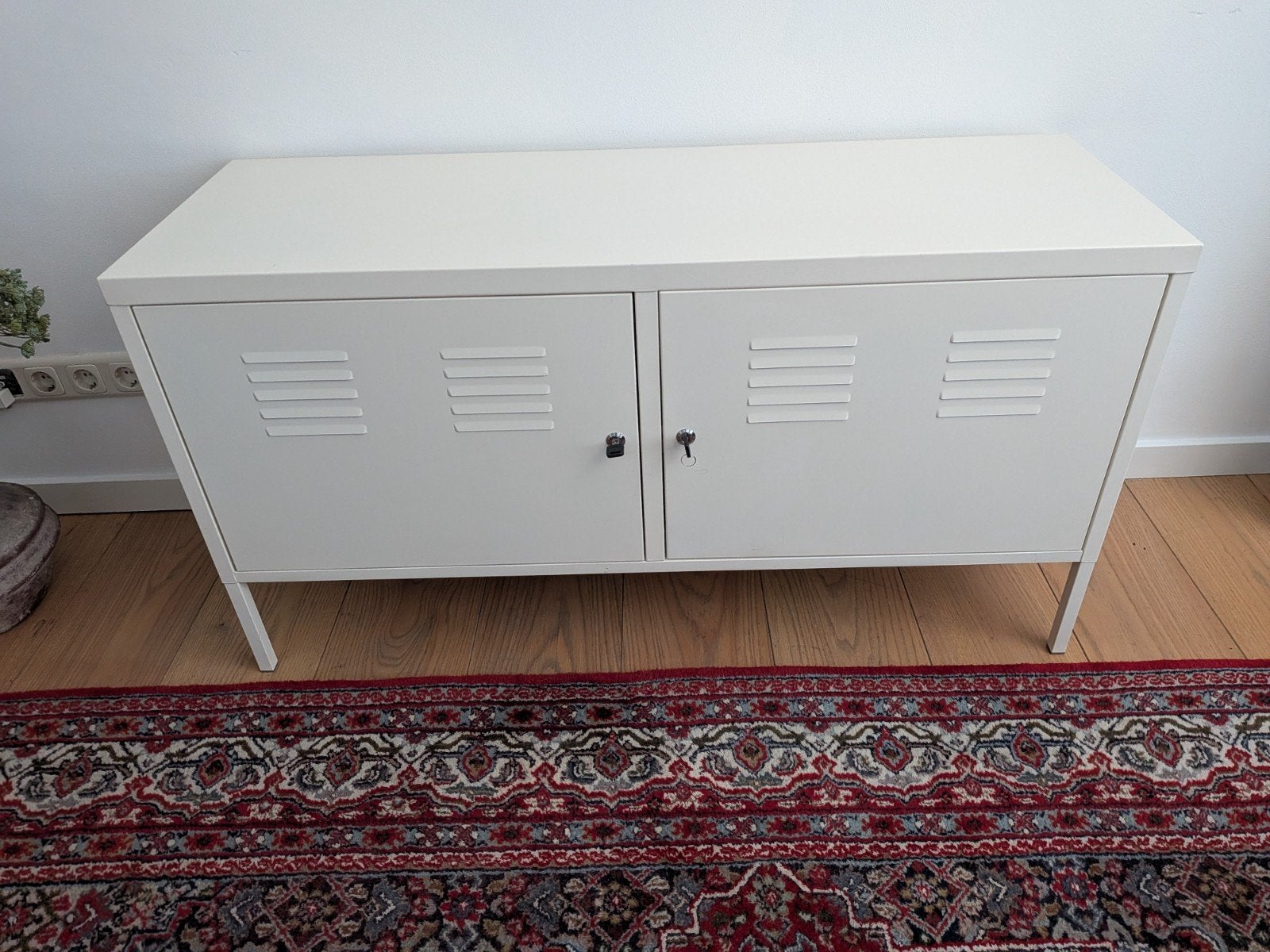 Wit metalen kastje ikea, Huis en Inrichting, Kasten | Lockerkasten, Ophalen, Gebruikt