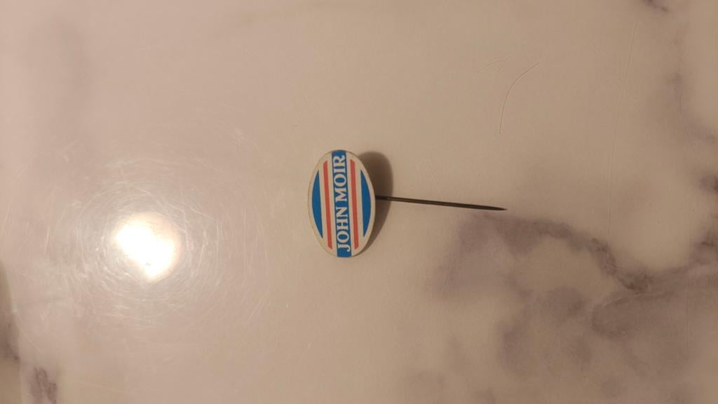 Vintage John Moir Speldje/Pin, Verzamelen, Speldjes, Pins en Buttons, Ophalen of Verzenden, Gebruikt, Overige onderwerpen, Speldje of Pin