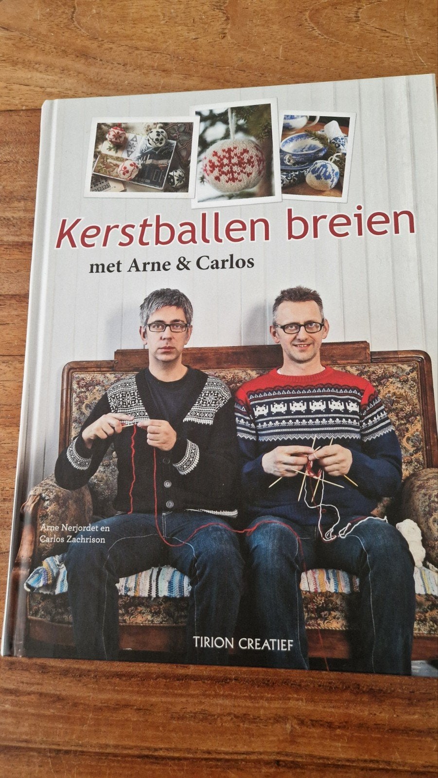 Kerstballen breien met Arne & Carlos - Christmas in July, Ophalen of Verzenden, Gelezen, Breien en Haken, Arne Nerjordet en Carlos Zachrison