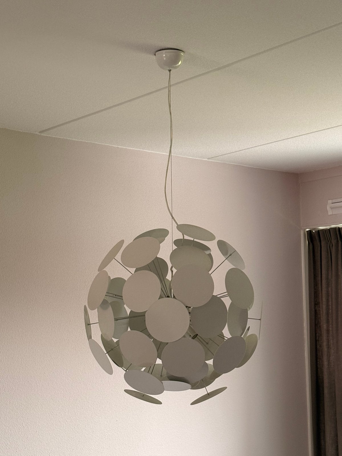 2 stuks! Zuiver kroonluchter Plenty Work wit, Huis en Inrichting, Lampen | Hanglampen, Ophalen, Zo goed als nieuw, Metaal, 75 cm of meer