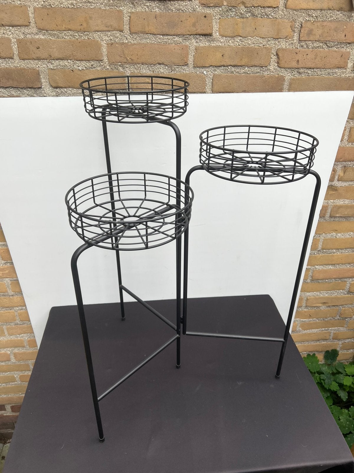 Te Koop : Planten Standaard Tafeltje Houder Zwart Metaal, Tuin en Terras, Bloembakken en Plantenbakken, Gebruikt, Minder dan 60 cm