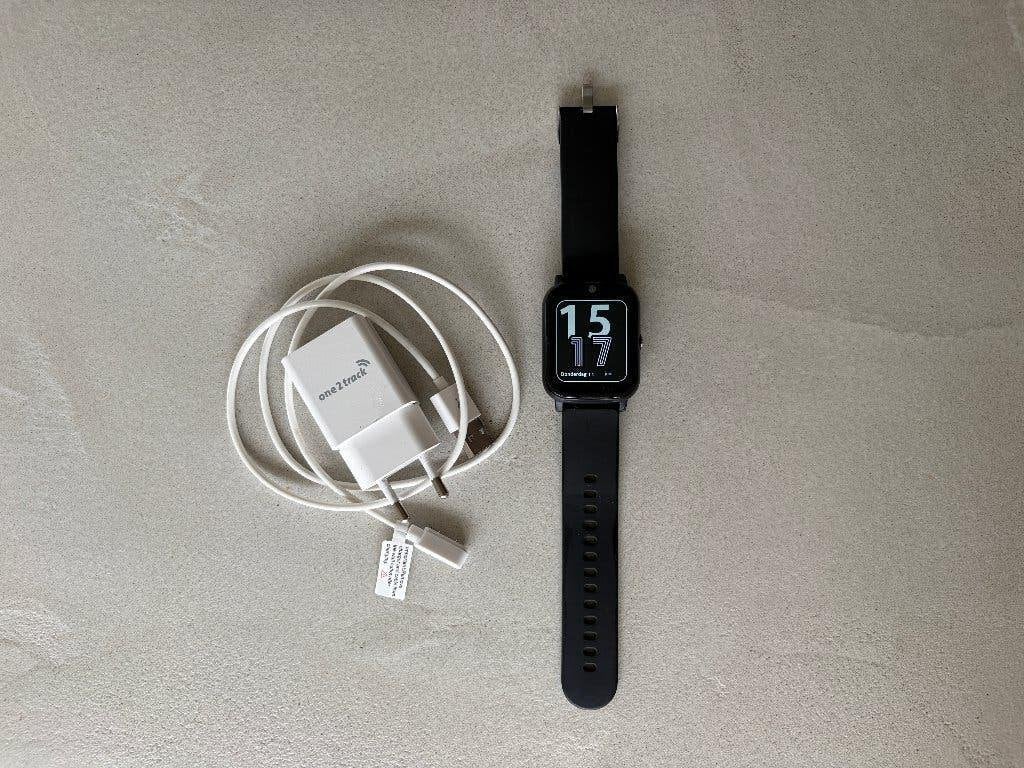 One2track Connect NEXT zwart, GPS horloge kind, krasvrij, Ophalen of Verzenden, Zo goed als nieuw, Zwart, Jongen of Meisje