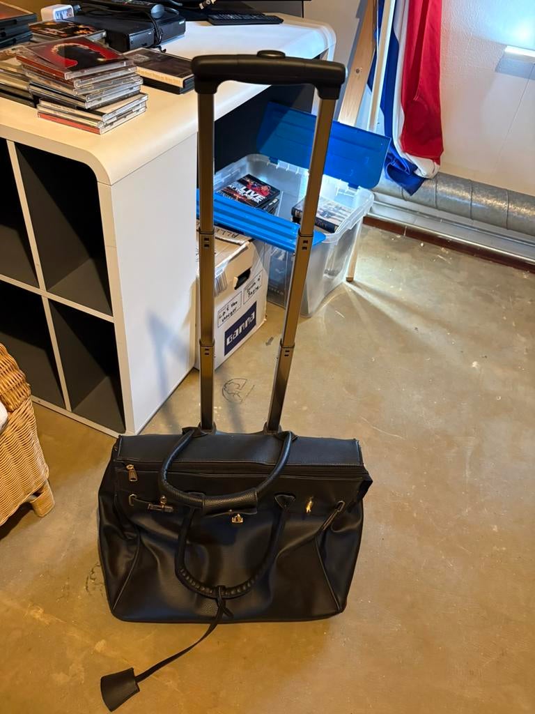 Weekend / reistas, Sieraden, Tassen en Uiterlijk, Tassen | Reistassen en Weekendtassen, Ophalen, 30 cm of meer, Zwart, Minder dan 35 cm