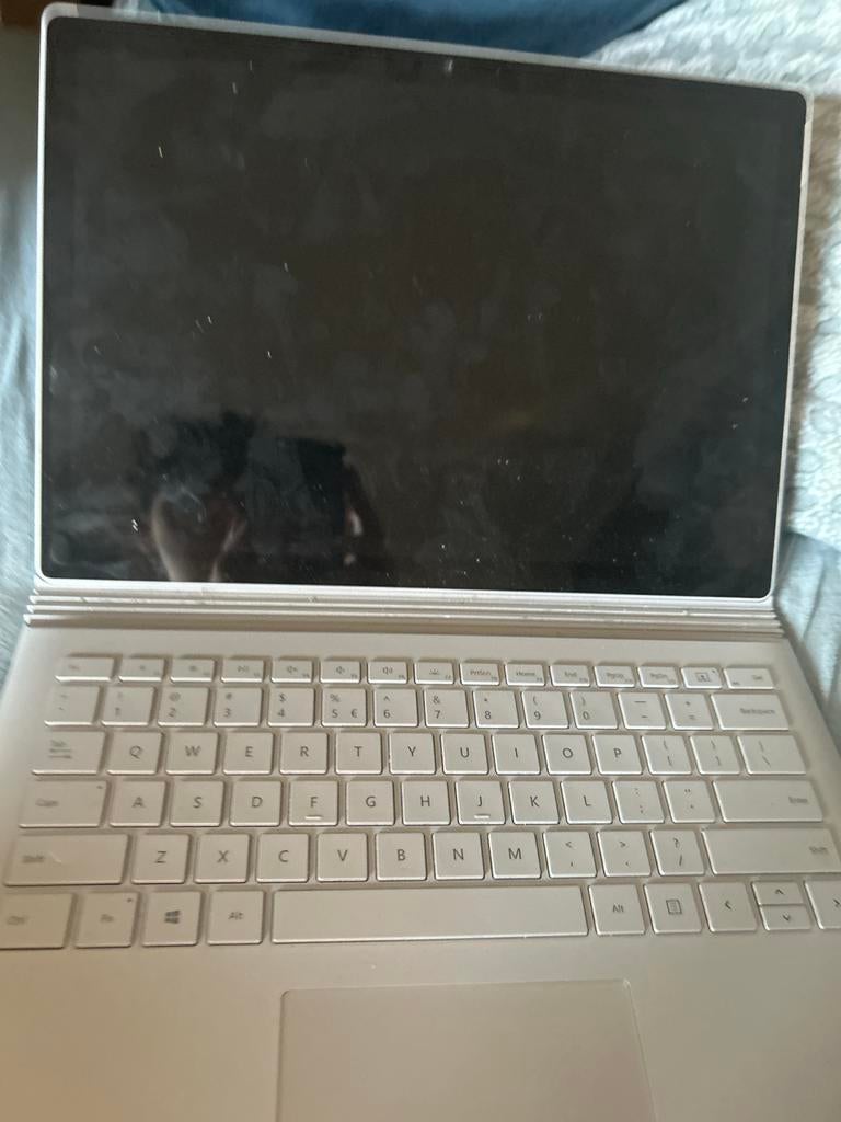 Microsoft Surface Book 2 (13.5") - i7, GTX 1050, 256GB SSD, Gebruikt, Met videokaart, 2 tot 3 Ghz, Qwerty