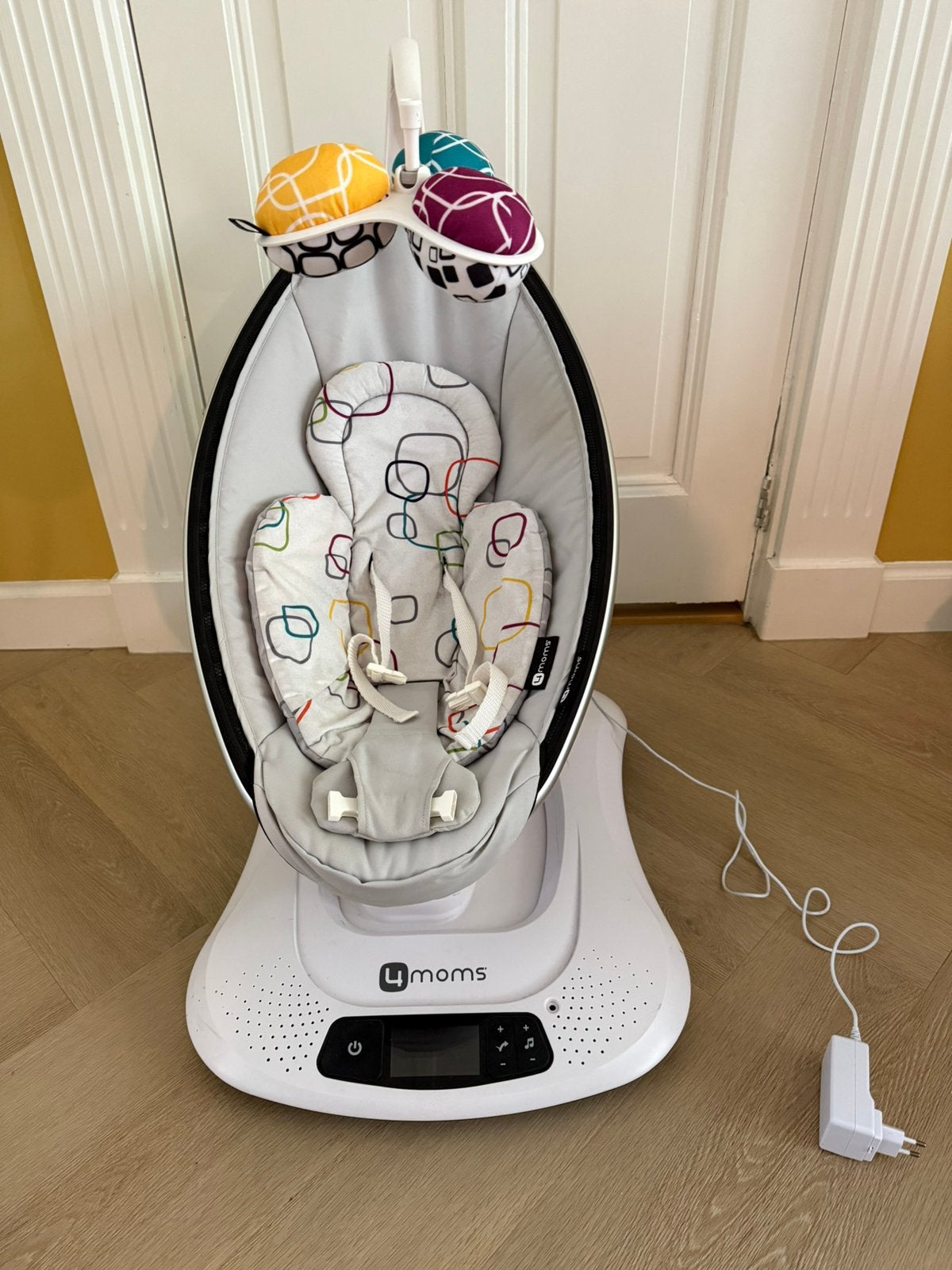 Mamaroo 4 van 4moms babyswing schommelstoel, Kinderen en Baby's, Wipstoeltjes, Ophalen, Zo goed als nieuw