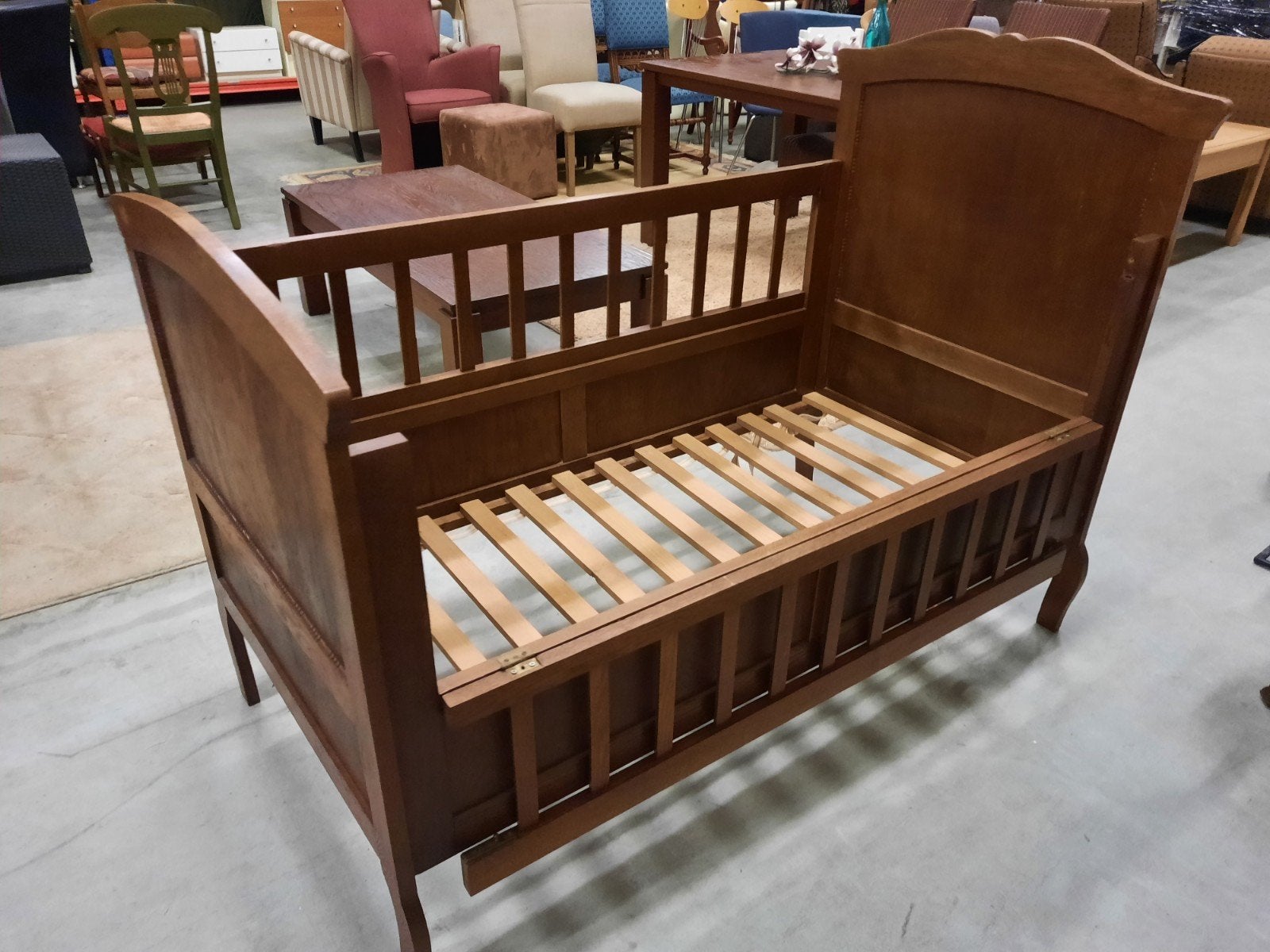 Foto 4 van Antiek kinderbed 70×140 met neerklapbare zijkanten