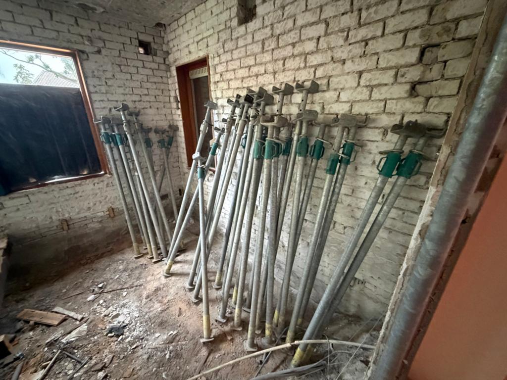 Stempels voor bouw en renovatie, Doe-het-zelf en Verbouw, Steigers, Ophalen of Verzenden, Gebruikt, Overige typen, 2 tot 5 meter