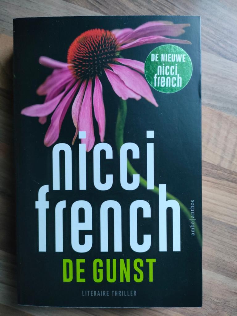 Nicci French - De Gunst (Literaire thriller), Ophalen of Verzenden, Zo goed als nieuw, Nicci French, Nederland