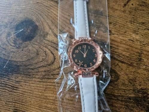 Wit dames quartz horloge Met sier diamantjes hh, Onbekend, Nieuw, Ophalen of Verzenden, Onbekend
