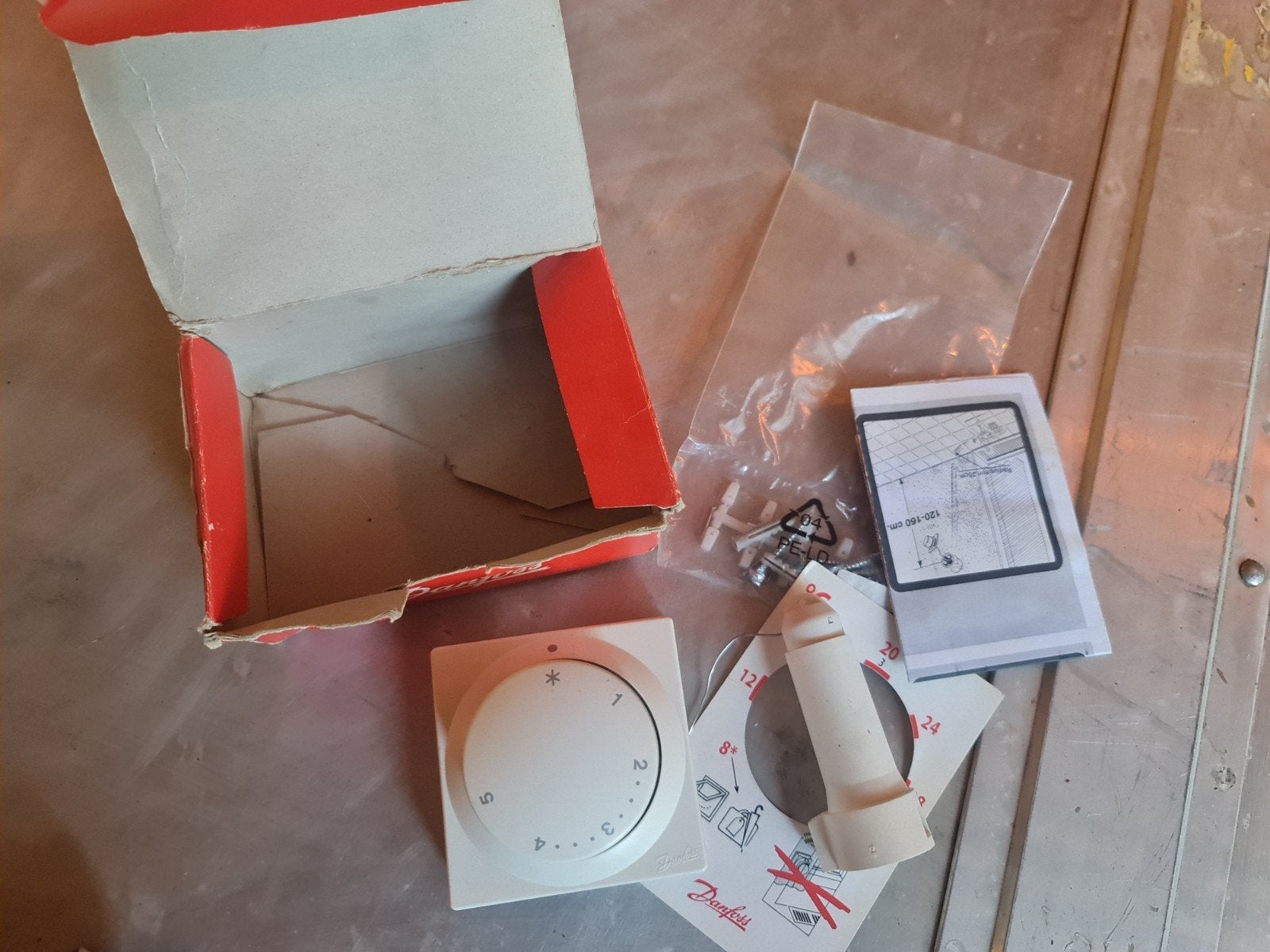 2 x danfoss RA5062 thermostaat op afstand, Doe-het-zelf en Verbouw, Thermostaten, Ophalen, Zo goed als nieuw
