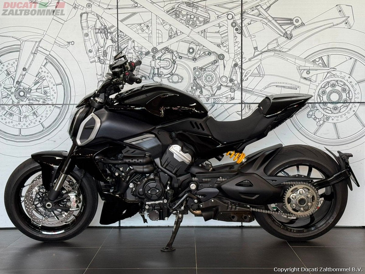 Ducati DIAVEL V4 (bj 2023), Bedrijf, Meer dan 35 kW, 1158 cc, Naked bike
