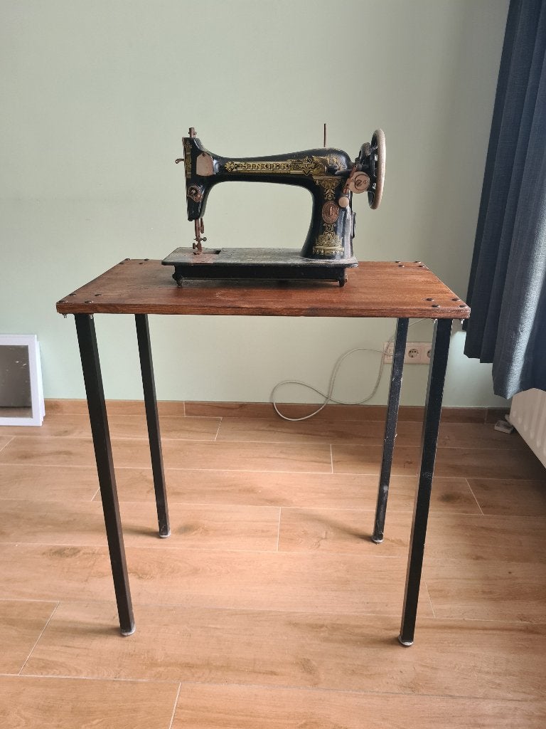 Gratis af te halen side table, Huis en Inrichting, Ophalen, 25 tot 50 cm, Rechthoekig, 50 tot 100 cm