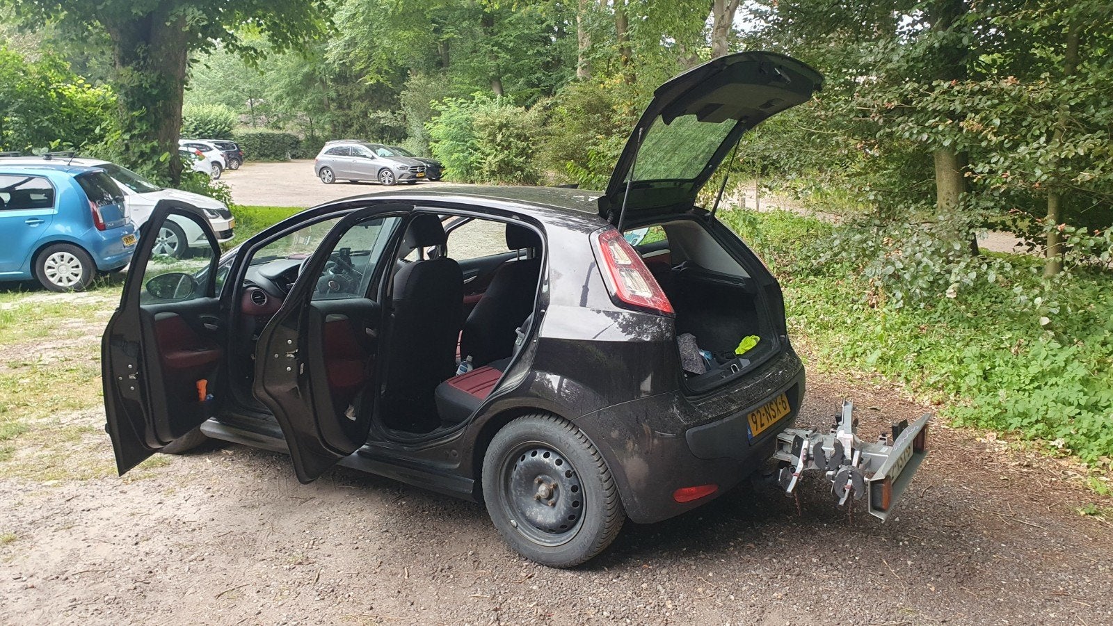 Fiat Punto 1.3 Multijet 62KW 5DR 2010 Zwart. LM velgen mp, Voorwielaandrijving, 4 cilinders, Zwart, Origineel Nederlands