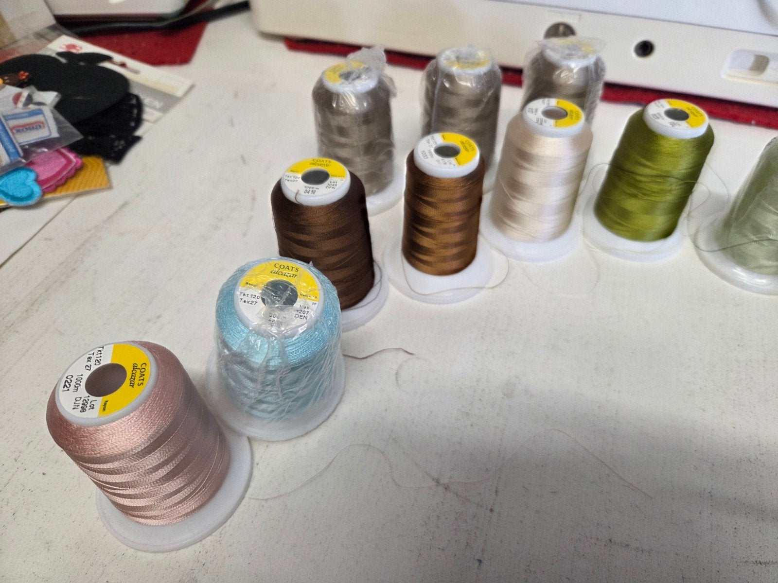Zolderopruiming 12 klos coats alcazar borduurgaren -1000 mtr, Ophalen of Verzenden, Zo goed als nieuw, Machineborduren, Borduurgaren of Zijde