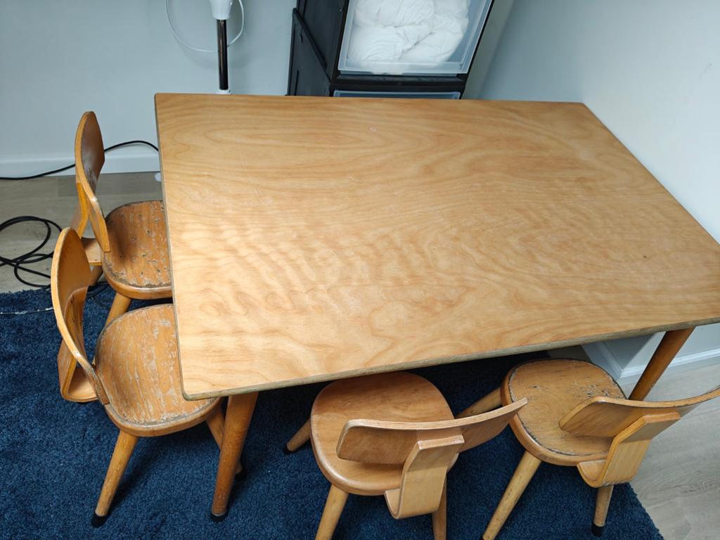 Houten kleutertafel met 4 stoeltjes - 120x80x57cm, Kinderen en Baby's, Kinderkamer | Tafels en Stoelen, Ophalen, Gebruikt, Tafel(s) en Stoel(en)