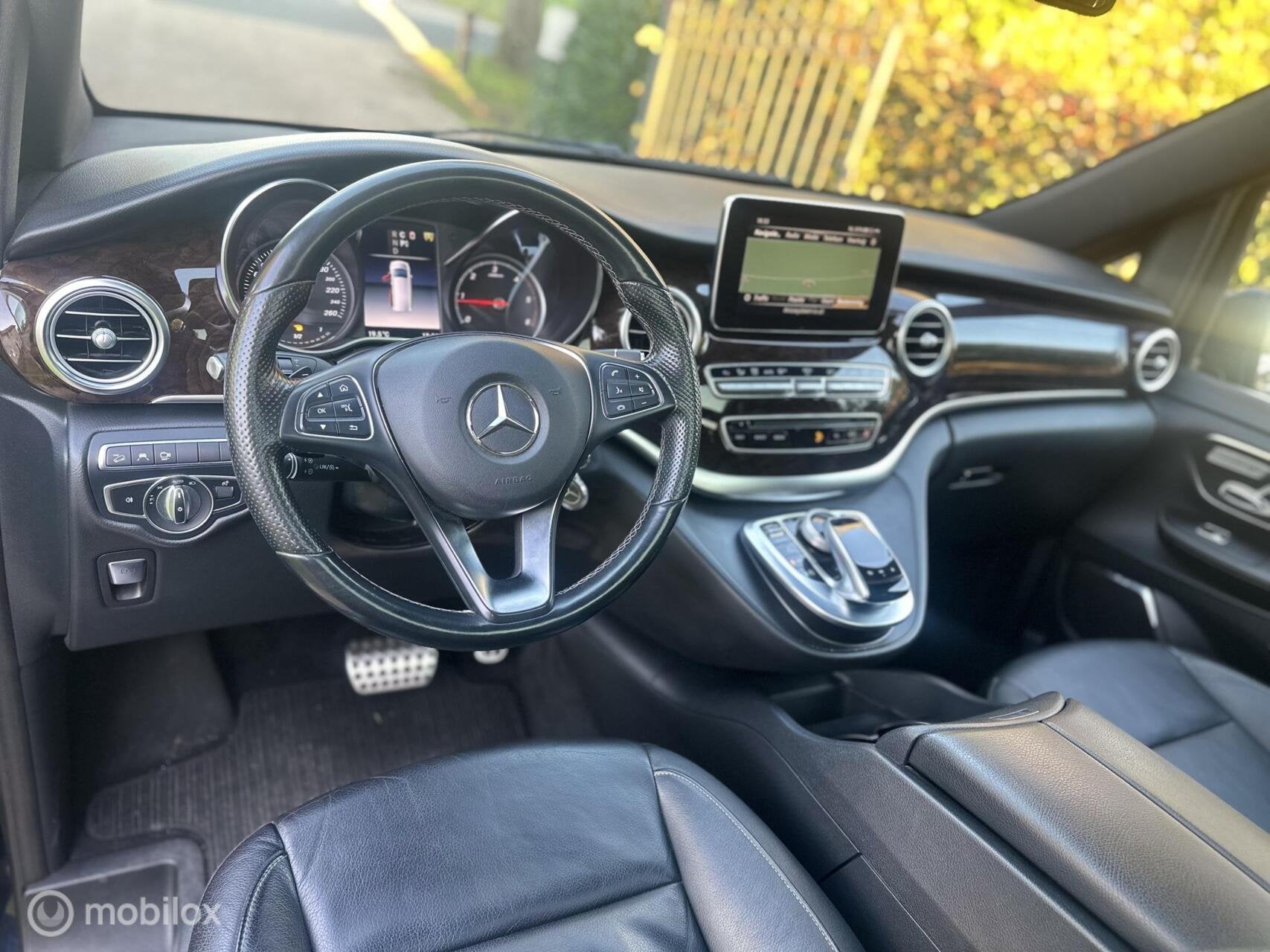 Foto 10 van Mercedes V-klasse 250d 4-MATIC PANO DC AMG Exclusive MARGE