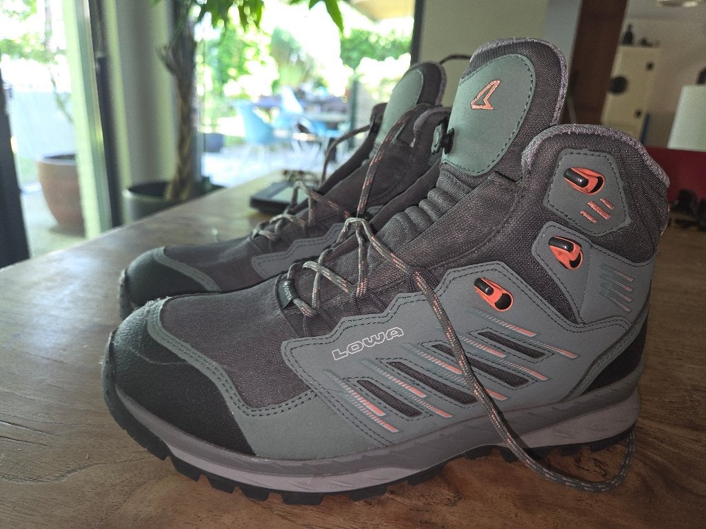 Lowa wandelschoen trek evo dames als nieuw, Ophalen of Verzenden, Zo goed als nieuw, Schoenen