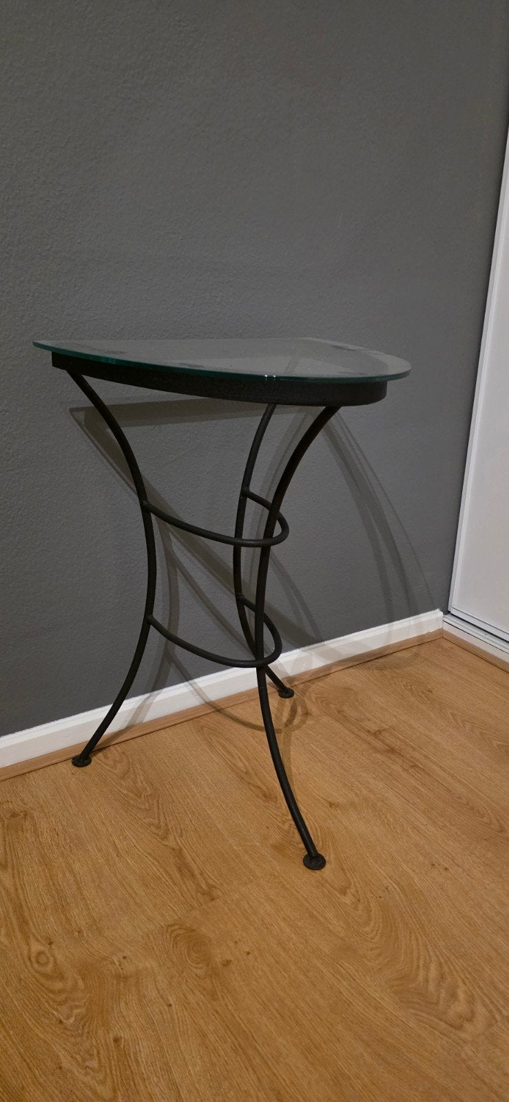 Bijzettafel met glas breed 42 hoog 62 diep 39 zwart van kleu, Huis en Inrichting, Tafels | Sidetables, Ophalen, 50 tot 100 cm