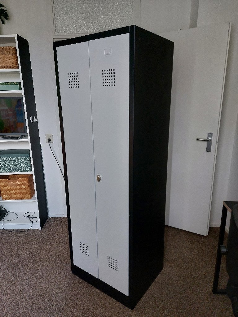 Ijzeren locker kast, Ophalen, Zo goed als nieuw, Industrieel