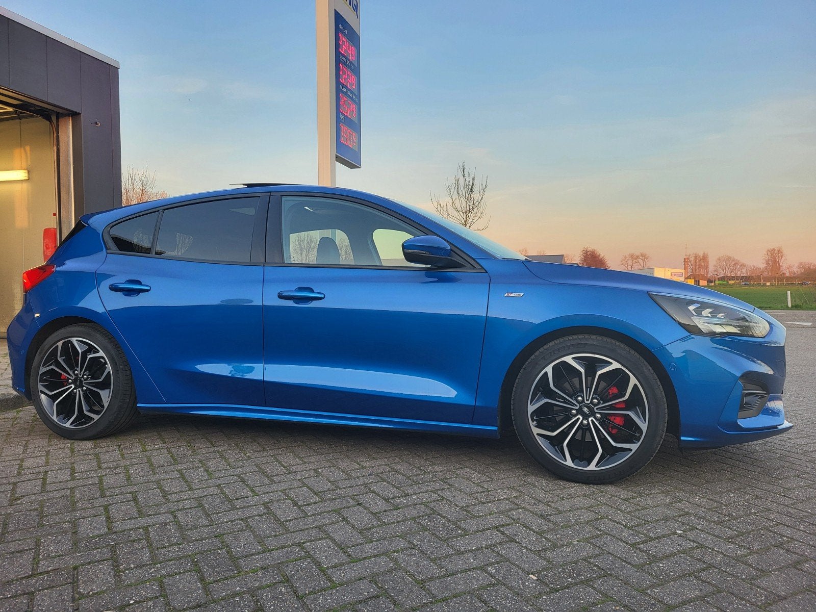 Ford focus st line ecoboost hybride van (vol jaar apk), Auto's, Ford, Focus, Zwart, Lichtsensor, Blauw