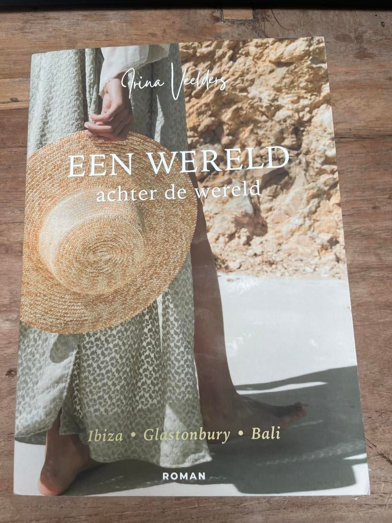 Een wereld achter de wereld, Ophalen of Verzenden, Zo goed als nieuw