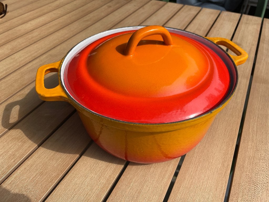 Gietijzeren pan 24cm oranje/rood, Huis en Inrichting, Keuken | Potten en Pannen, Ophalen, Gebruikt, Met deksel, Braadpan