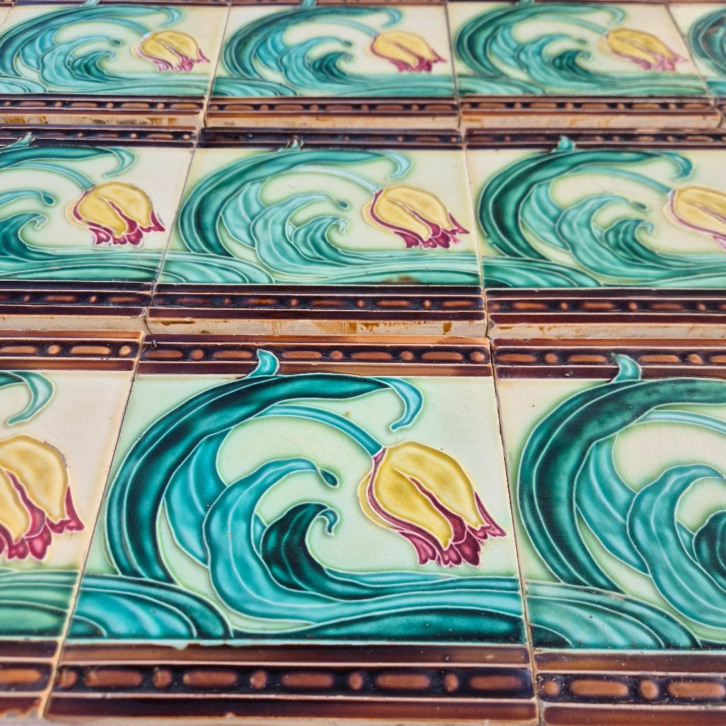 Set van 21 art nouveau tegels met tulp, afgebiesd, Ophalen