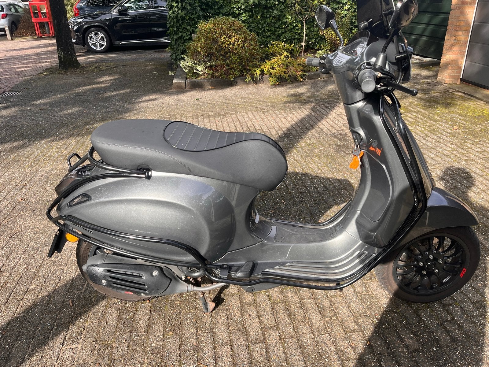Vespa Sprint 2018 agaat grijs, Fietsen en Brommers, Ophalen, Zo goed als nieuw, Benzine, Vespa