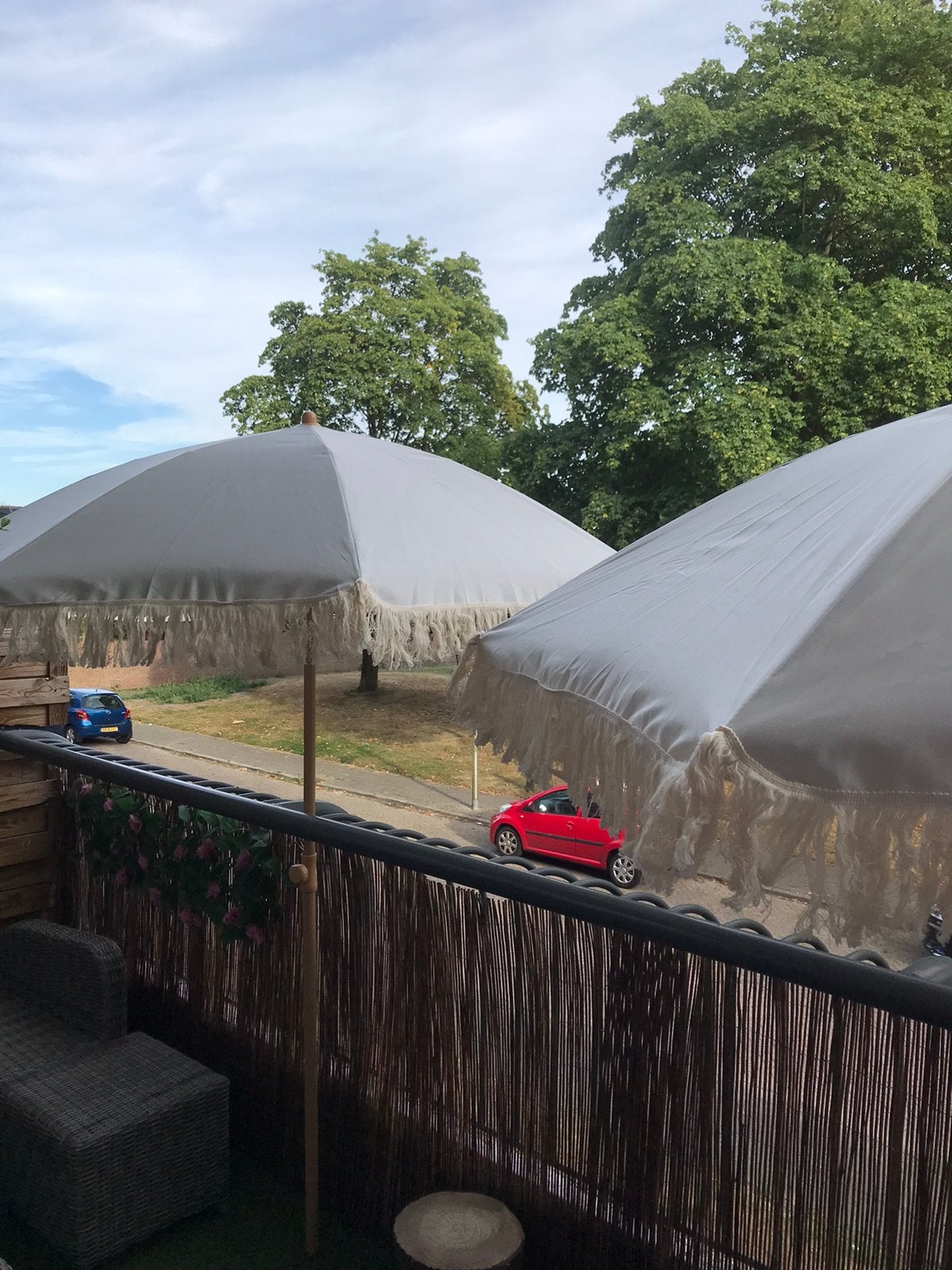 Wegens verhuizing, zo goed als nieuwe parasols ,, Ophalen, Zo goed als nieuw