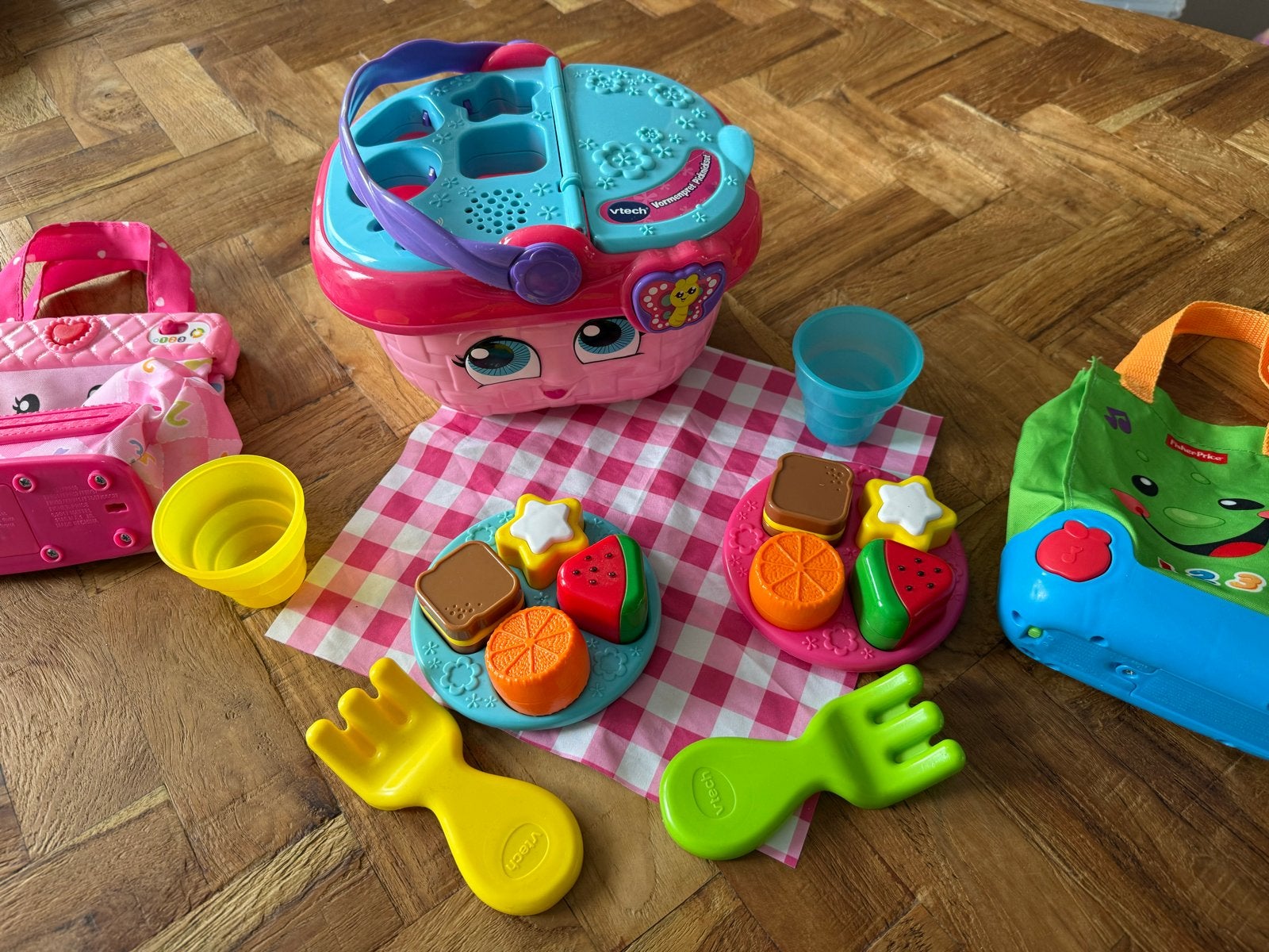 VTech Vormenpret Picknickset en Fisher-Price Tasjes, Ophalen of Verzenden, Gebruikt, 6 maanden tot 2 jaar
