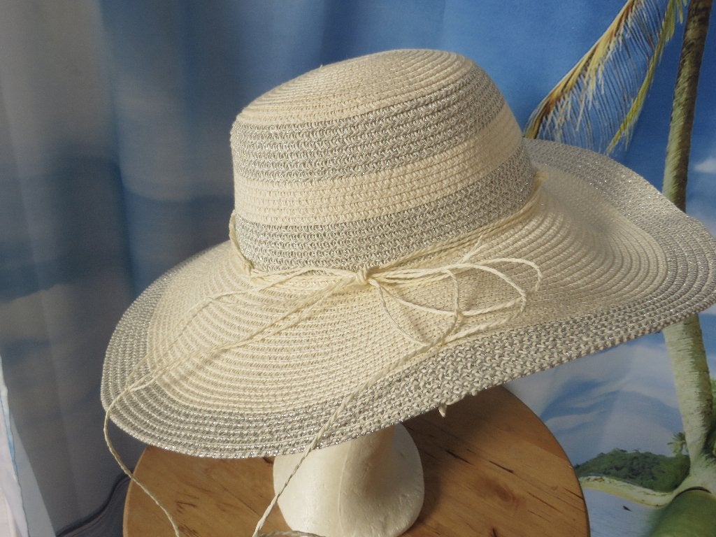 naturel straw hoed met zilverdraad versiering 56,5 cm, Ophalen of Verzenden, Gedragen, 56 of 57 cm (M, 7 of 7⅛ inch), Hoed
