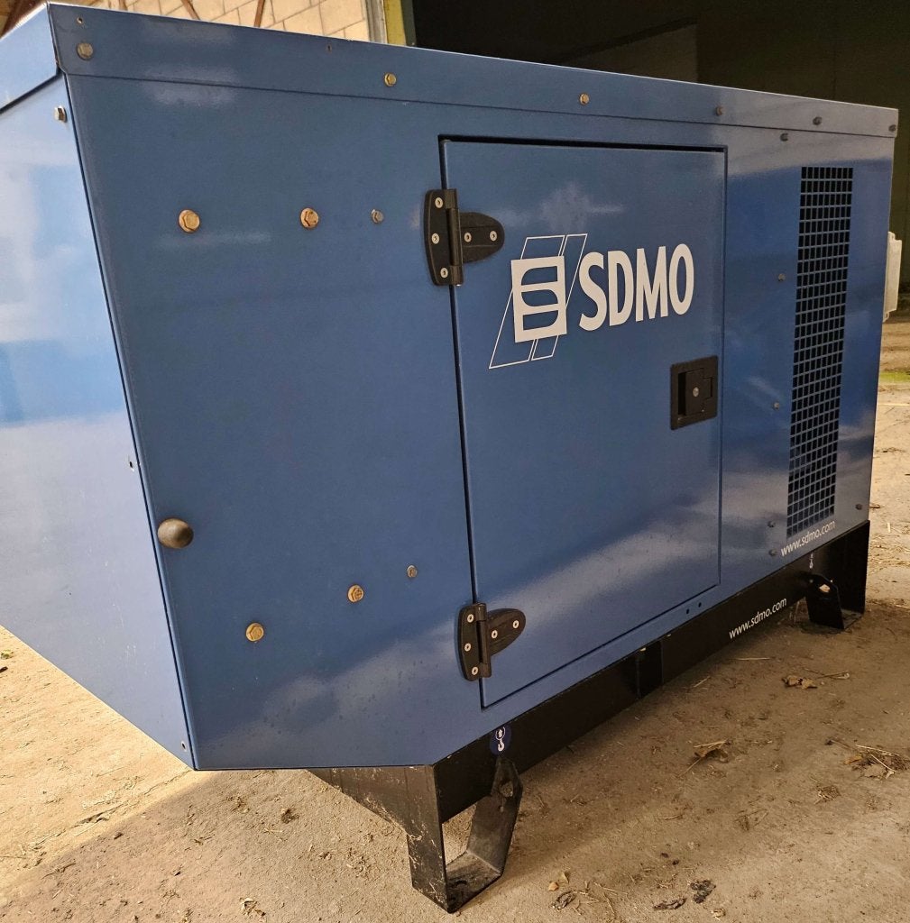20 kVA SDMO Mitsubishi Noodstroom Diesel Aggregaat generator, Sdmo, Niet ingevuld, Zo goed als nieuw, 10 tot 30 kVA