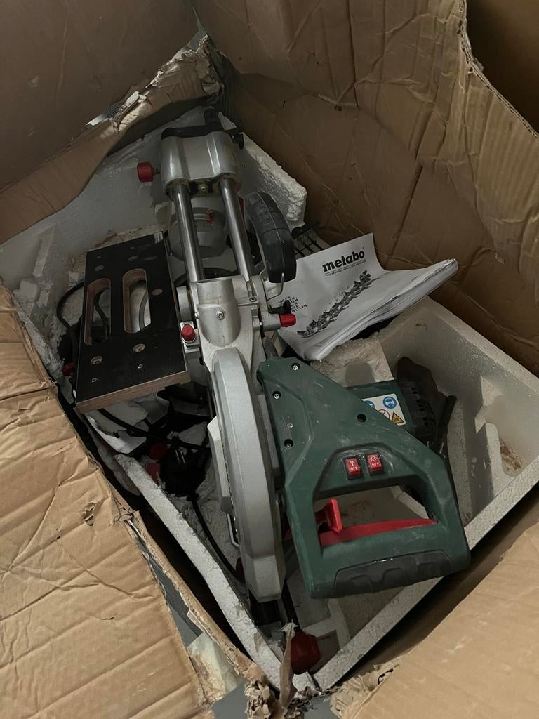 Metabo KGS 216 M afkortzaag - Zo goed als nieuw, Doe-het-zelf en Verbouw, Gereedschap | Zaagmachines, Ophalen, 70 mm of meer, Zo goed als nieuw