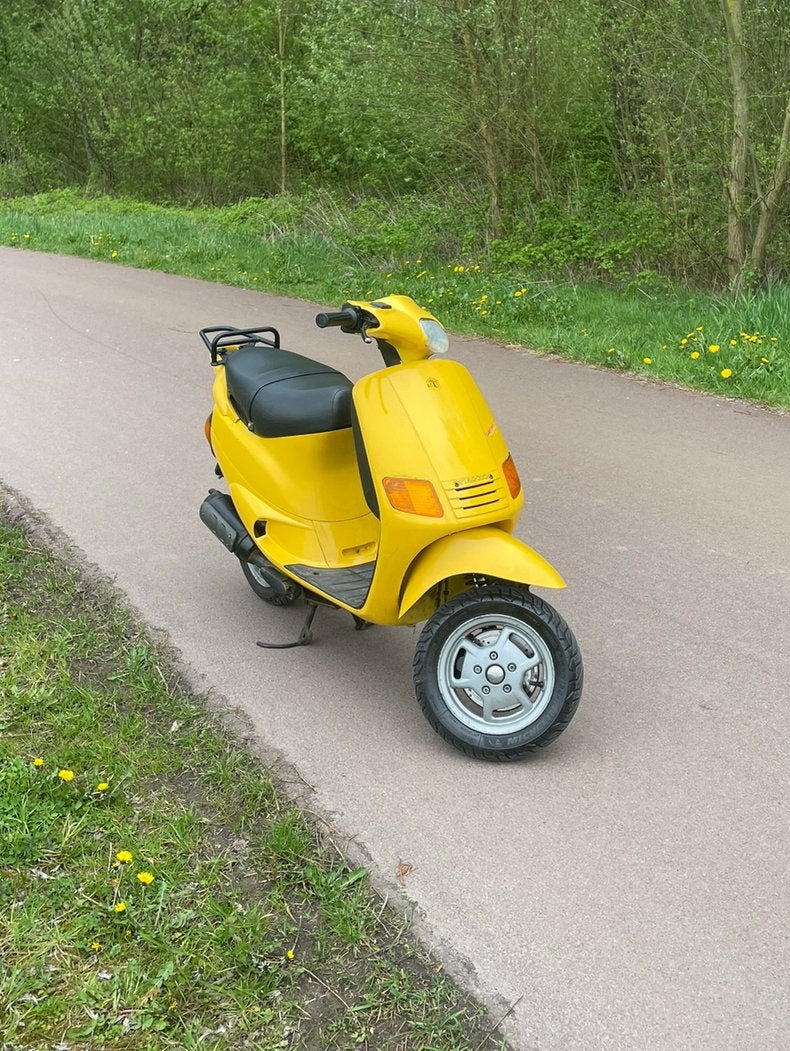 Piaggio fastrider 50cc 2T op geldig brom kenteken, Fietsen en Brommers, Scooters | Piaggio, Gebruikt, Ophalen of Verzenden