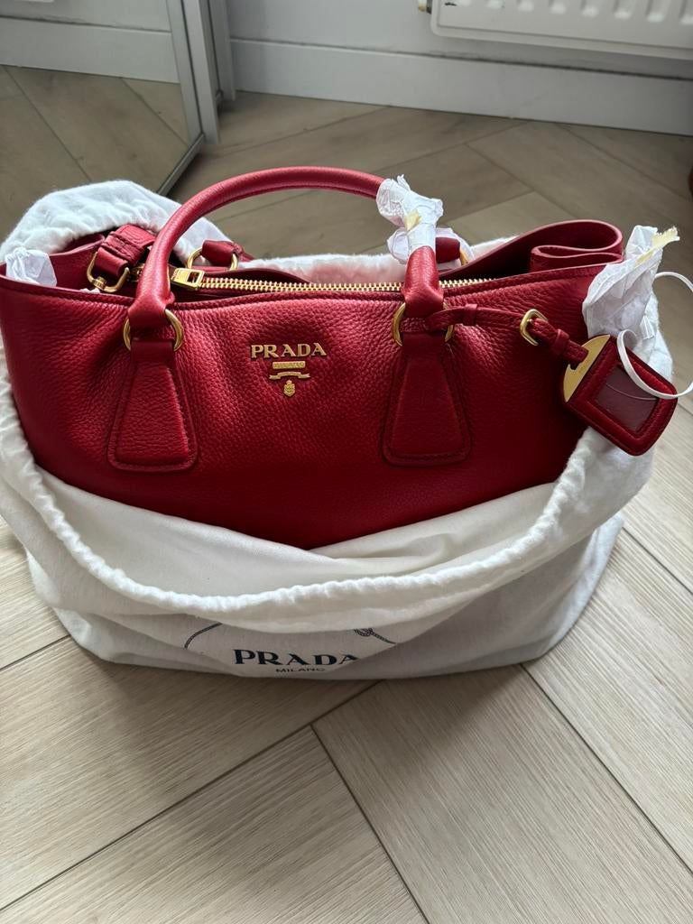 Prada tote shopper rood leer, nieuw ongebruikt, Sieraden, Tassen en Uiterlijk, Tassen | Damestassen, Ophalen of Verzenden, Nieuw