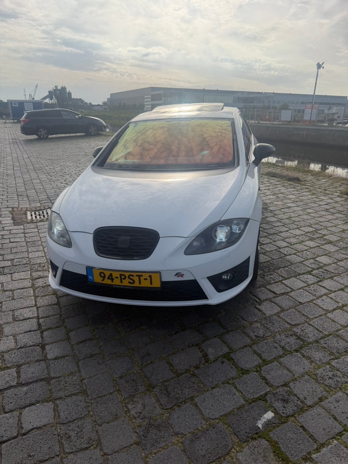 SEAT Leon FR 2.0 TSI DSG | Stage 2+ | 330 PK | Panorama Dak, 1325 kg, USB, Zwart, 4 cilinders
