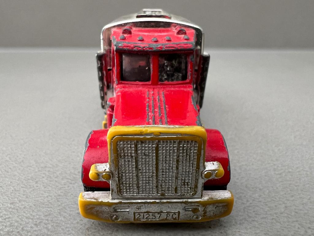 PETERBILT TANKER TRUCK, Ophalen of Verzenden, Gebruikt, Bus of Vrachtwagen, Matchbox